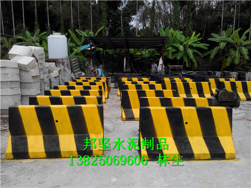 東莞水泥防撞墩圖片