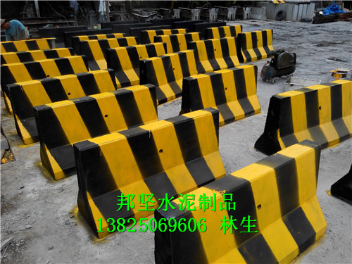 東莞水泥防撞墩專業(yè)生產供應