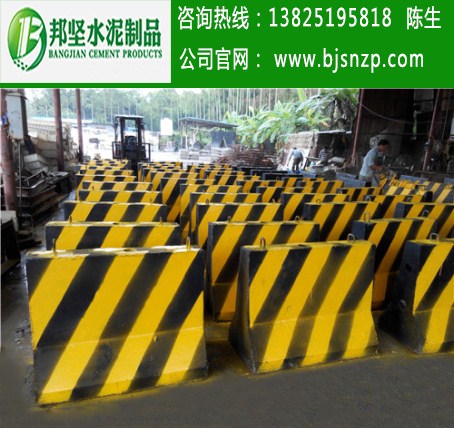廣州廠家直銷水泥防撞墩、隔離墩，大量存貨供應(yīng)
