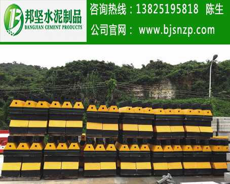 廣州水泥隔離墩規(guī)格尺寸，水泥防撞墩重量