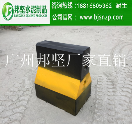 東莞佛山水泥隔離墩廠家供應(yīng)，混凝土隔離墩最新價(jià)格